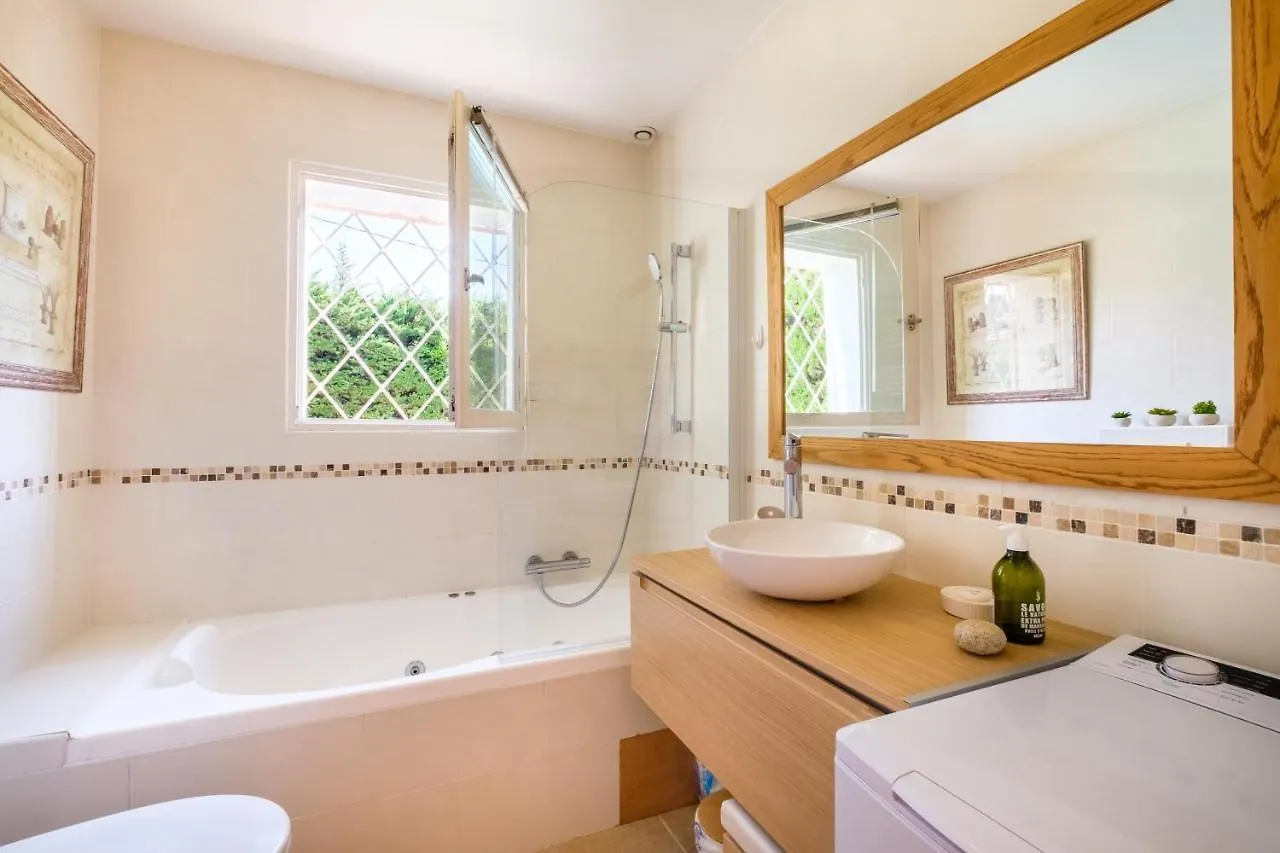 Villa Magalinette - Maison Pour 4 Avec Piscine Mougins 0*,  France